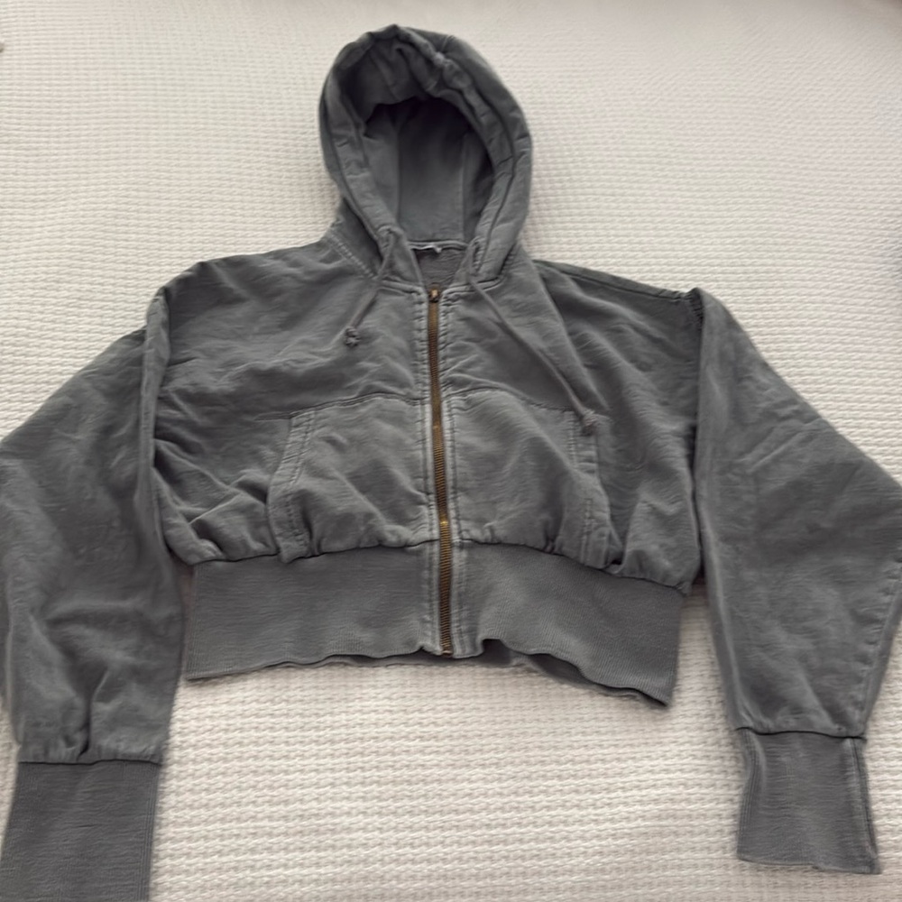 Zara woman’s cropped hoodie - distressed